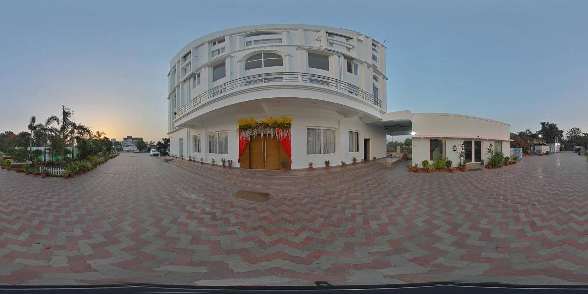 Tathastu Hotels & Banquet Hall Pipra Dewās Eksteriør bilde